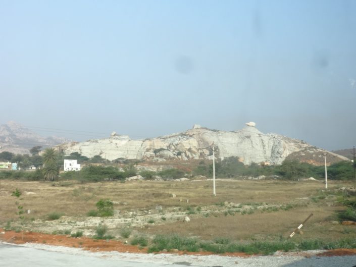 Des rochers qui se découpent à l’horizon